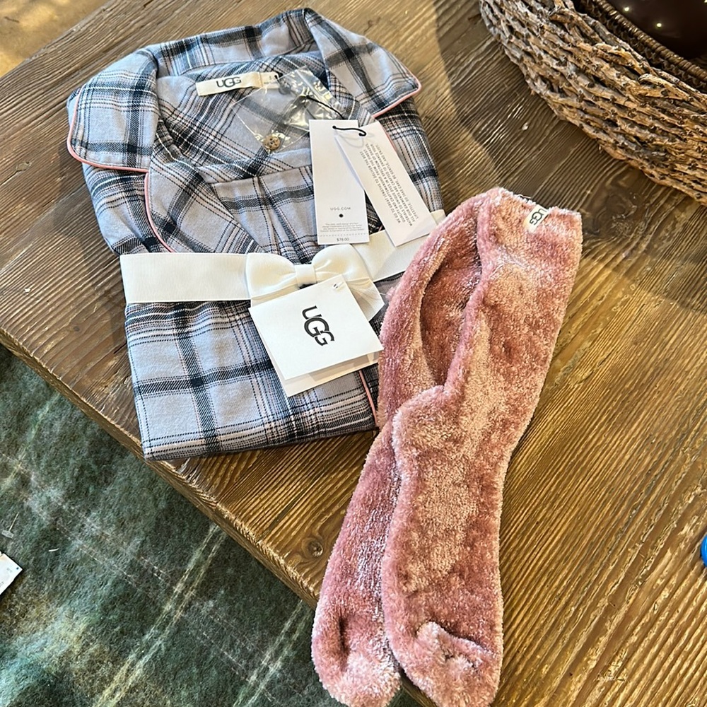 ✨NWT✨Small UGG/Laura Sleep Dress and Sock Set FAPL